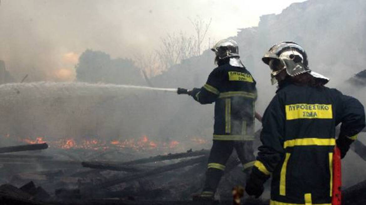 Υπό έλεγχο η φωτιά στο Κερατσίνι 