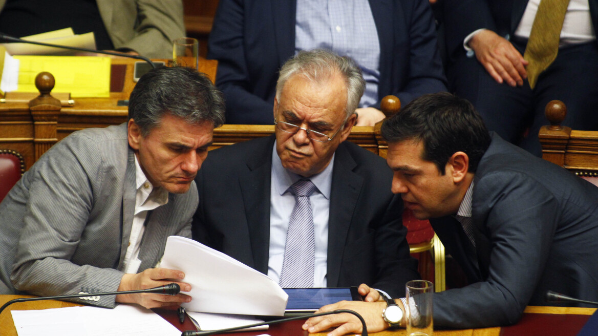 Στρατιές ξένων συμβούλων για να συντάξουν το 3ο Μνημόνιο προσλαμβάνει η κυβέρνηση