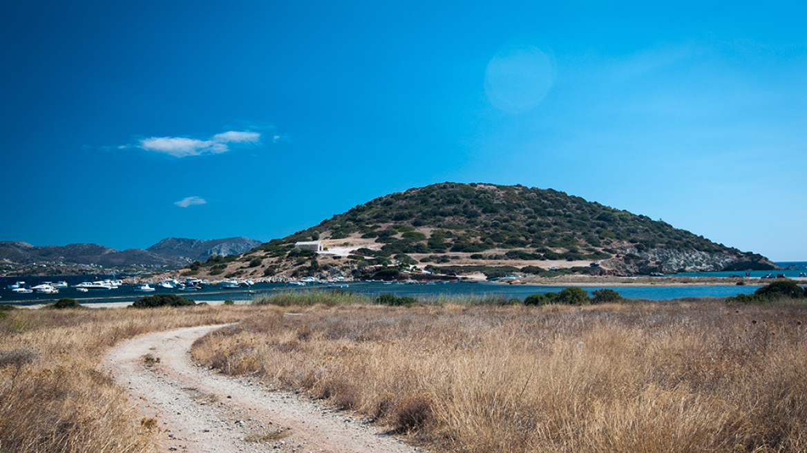 Κάηκε η καντίνα στην παραλία Αγίου Νικολάου στην Ανάβυσσο