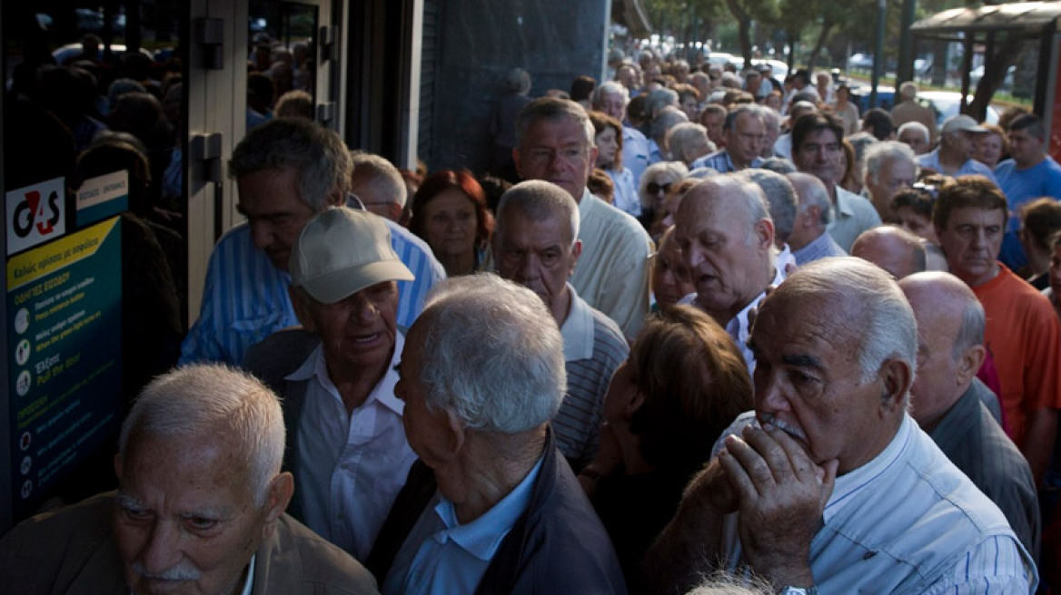 Μείωση συντάξεων: Σε τρεις δόσεις θα κρατηθούν οι αυξημένες εισφορές υπέρ ΕΟΠΥΥ