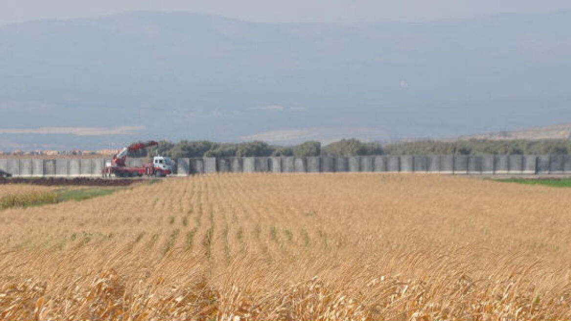 Toυρκία: Yψώνει τείχος στα σύνορα με τη Συρία