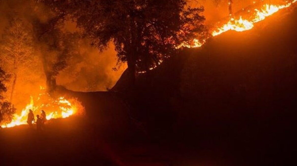 Δεκάδες πυρκαγιές μαίνονται σε δυτικές Πολιτείες των ΗΠΑ 