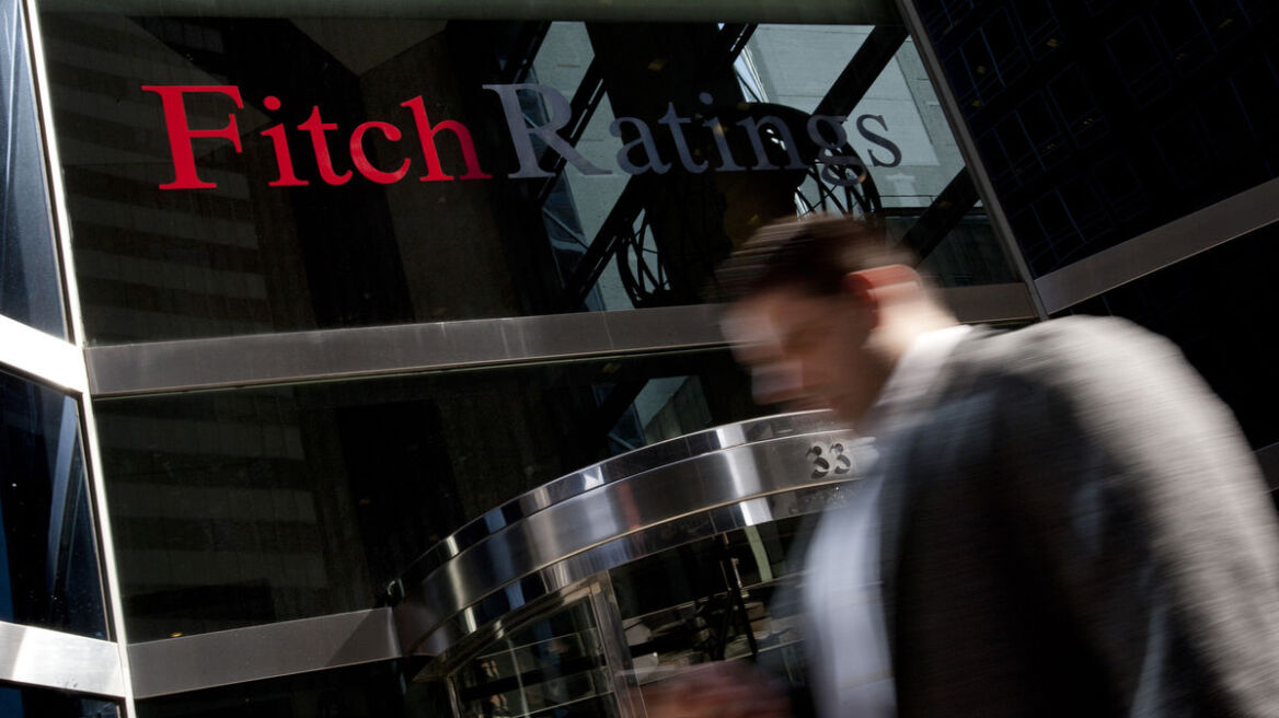 Fitch: Αναβάθμισε την Ελλάδα σε «CCC» 