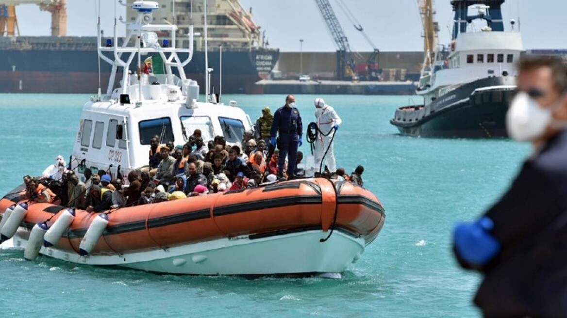 Τουλάχιστον 2.200 μετανάστες διασώθηκαν στη Μεσόγειο από τις ιταλικές αρχές 