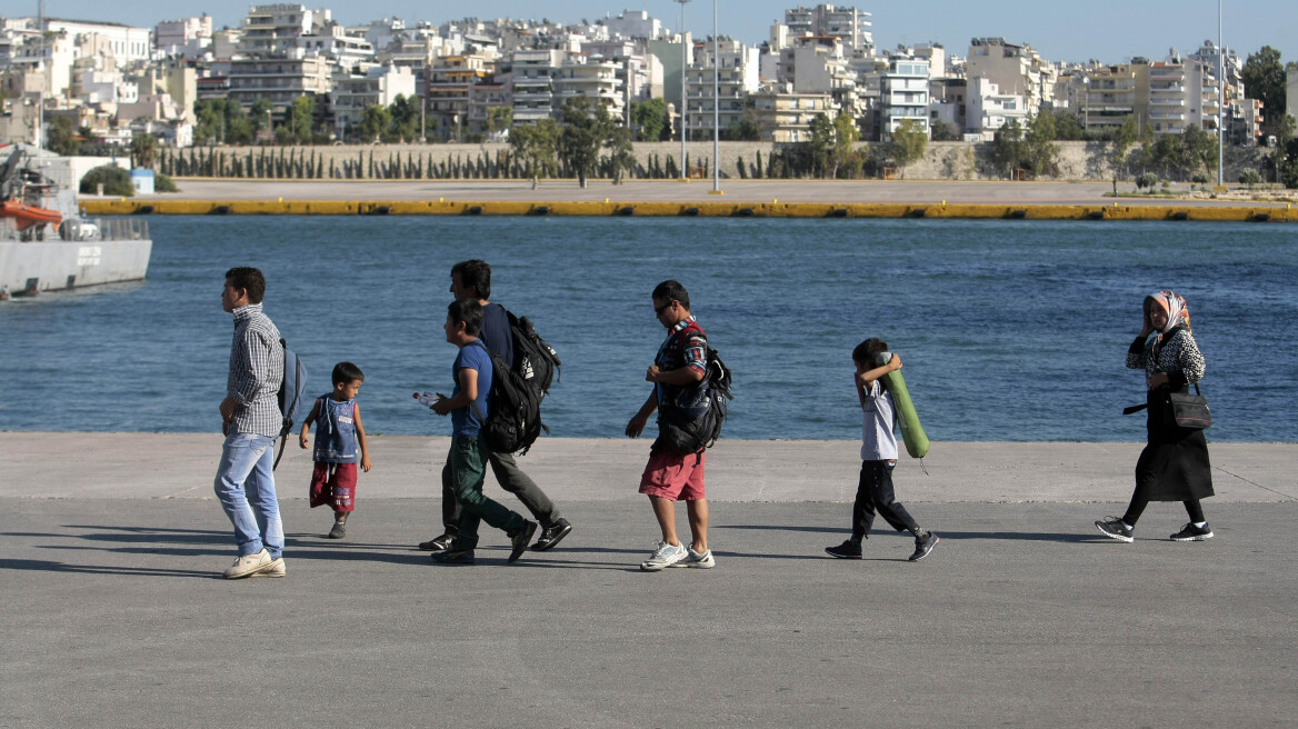 Στον Πειραιά σήμερα με το «Ελ. Βενιζέλος» 2.486 Σύροι πρόσφυγες