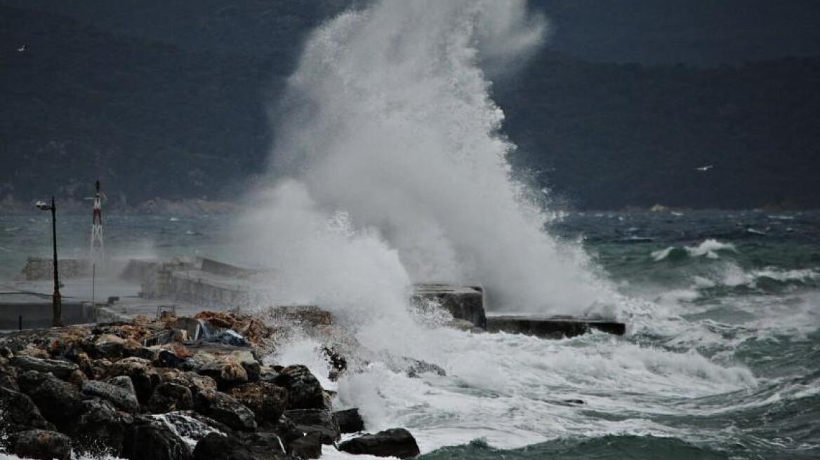 Καλός ο καιρός, αλλά και ισχυρά μελτέμια στο Αιγαίο