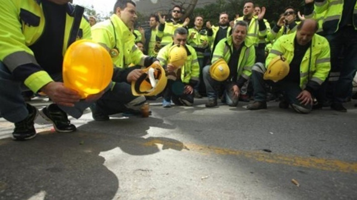 Απέκλεισαν το πρώην δημαρχείο Μεγάλης Παναγίας οι μεταλλωρύχοι 