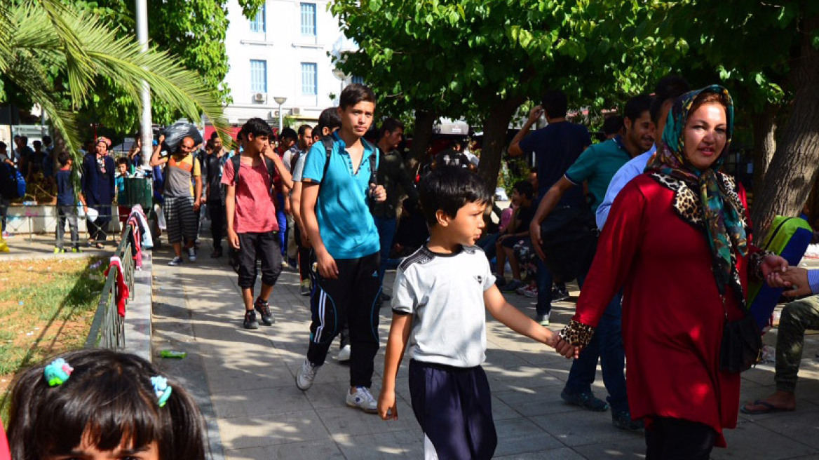 Δείτε εικόνες από τον καταυλισμό της ντροπής στην Πλατεία Βικτωρίας 