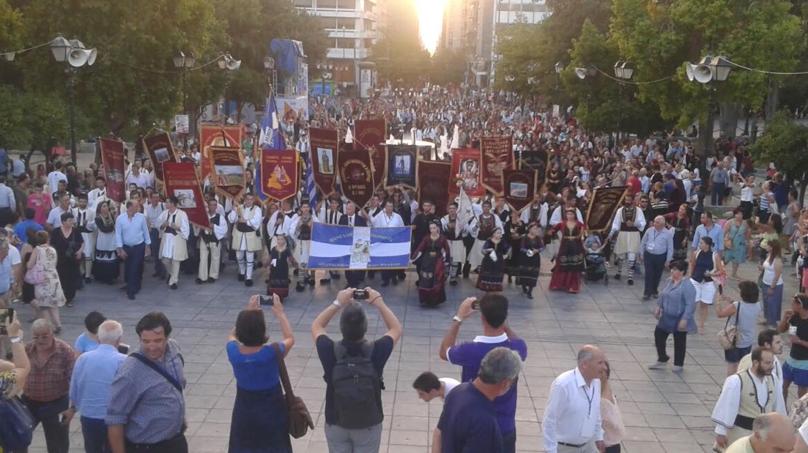 Φωτογραφίες: «Πλημμύρισε» από... βλάχους το Σύνταγμα