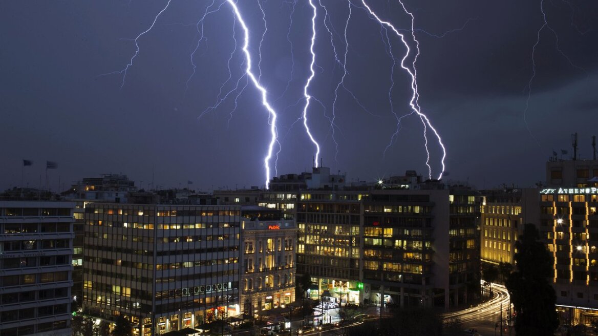 Συνεχίζεται και σήμερα η κακοκαιρία με βροχές και καταιγίδες