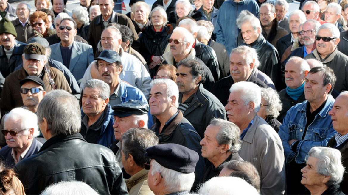 Υπουργείο Εργασίας: Δεν έχει ληφθεί απόφαση για μείωση στις συντάξεις άνω των 1.000 ευρώ