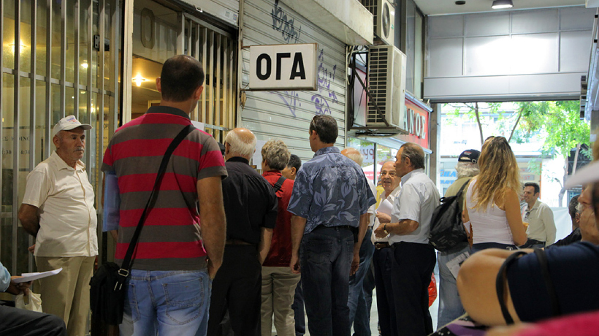 Έρχεται διπλάσιο «ψαλίδι» στη βασική σύνταξη του ΟΓΑ