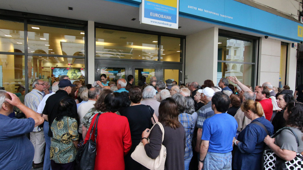 Διπλό χτύπημα με αυξήσεις ορίων ηλικίας και συντάξεις 300 ευρώ