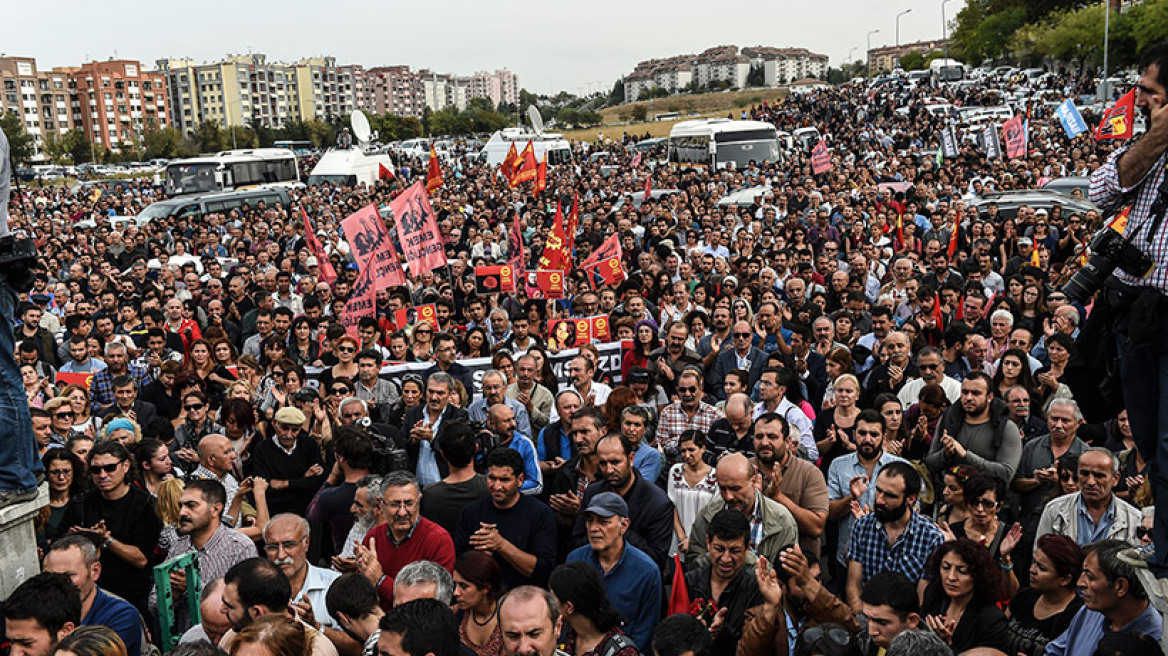 Στους δρόμους της Άγκυρας χιλιάδες Τούρκοι με σύνθημα «Ερντογάν δολοφόνε»