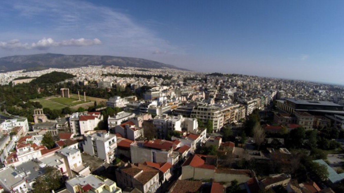 «Χρυσή βίζα»: Πέρασαν μπροστά οι Κινέζοι στις αγορές ελληνικών ακινήτων άνω των €250.000