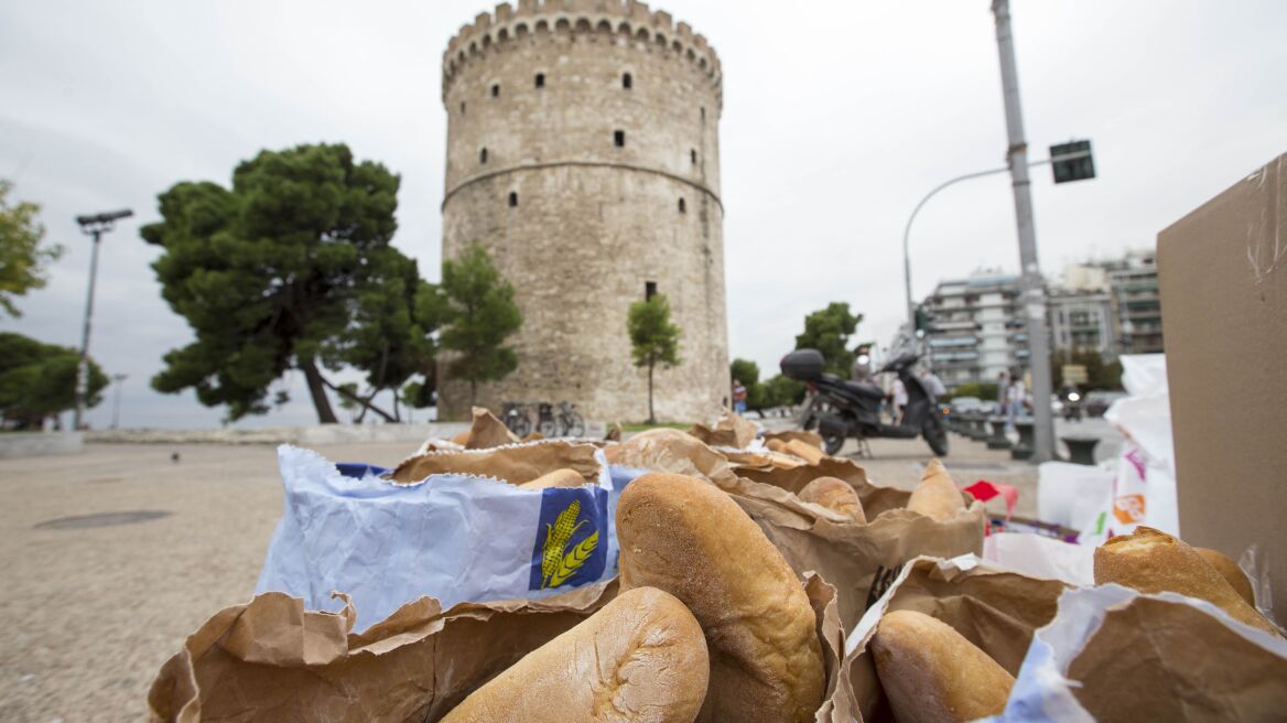 Θεσσαλονίκη: Πάνω από 500 κιλά αρτοσκευασμάτων συγκέντρωσαν οι αρτοποιοί για τους πρόσφυγες