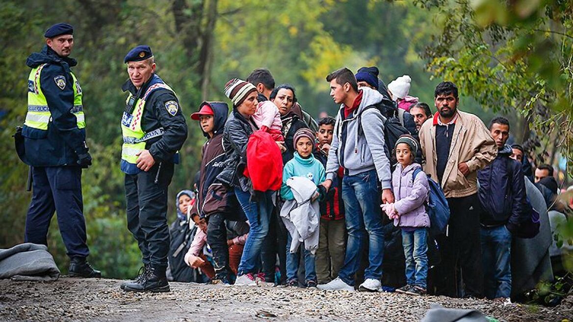 Eφτασαν οι πρώτοι πρόσφυγες στη Σλοβενία αφού η Ουγγαρία έκλεισε τα σύνορά με την Κροατία