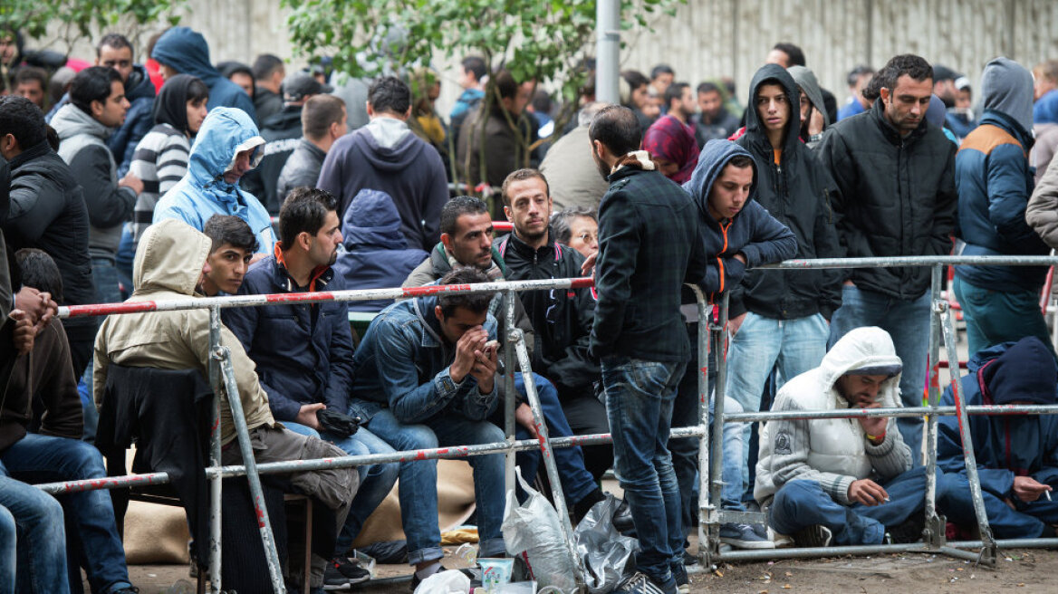 Με στρατιωτικά μεταγωγικά σκέφτεται να επαναπατρίσει μετανάστες το Βερολίνο