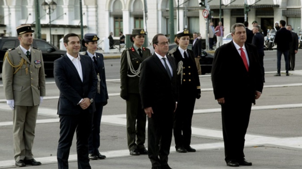 Τα απρόοπτα της επίσκεψης Ολάντ: Οι δηλώσεις... χωρίς ήχο και η λάθος στάση του Τσίπρα 