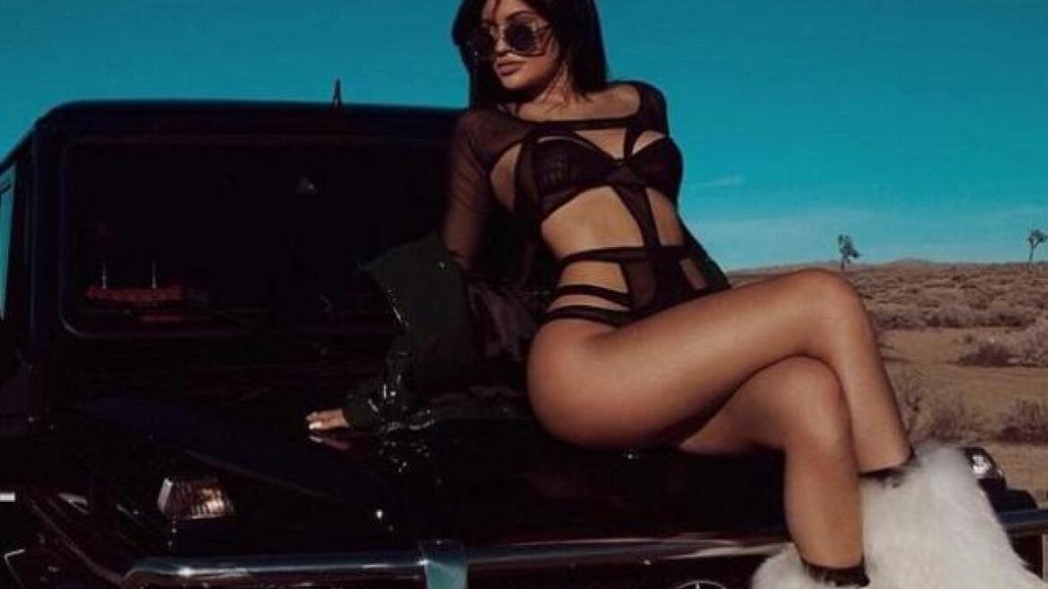 Kylie Jener: Αισθησιακή φωτογράφιση στην έρημο 