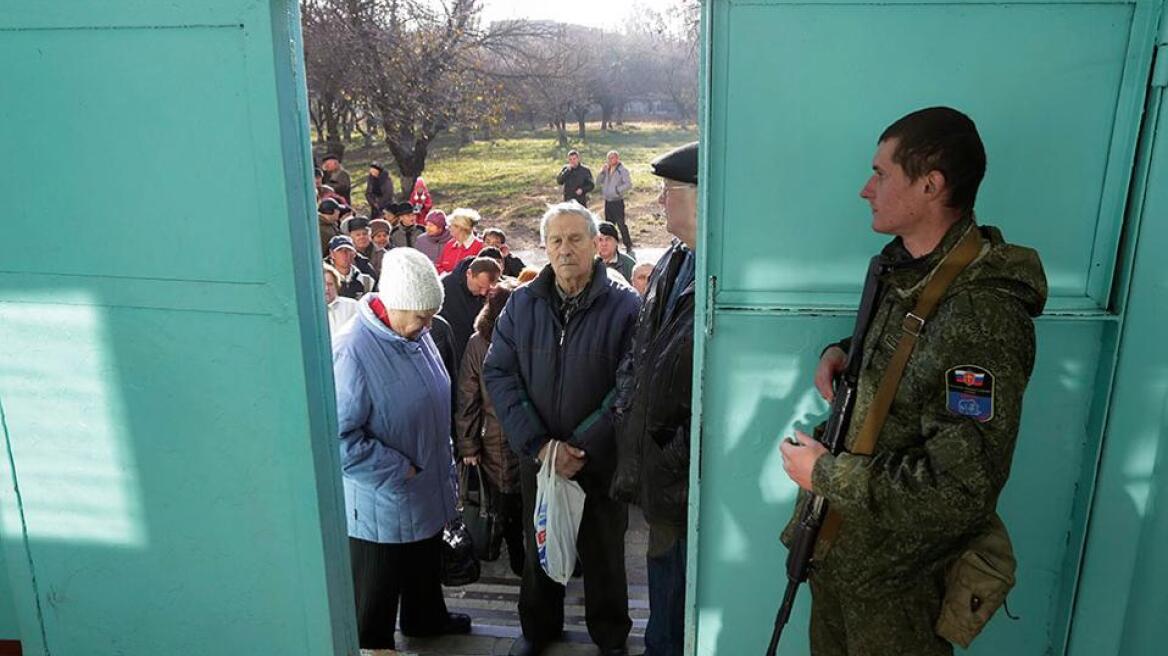 Ουκρανία: Σε βαρύ κλίμα και με τον φόβο των επεισοδίων διεξάγονται σήμερα οι τοπικές εκλογές