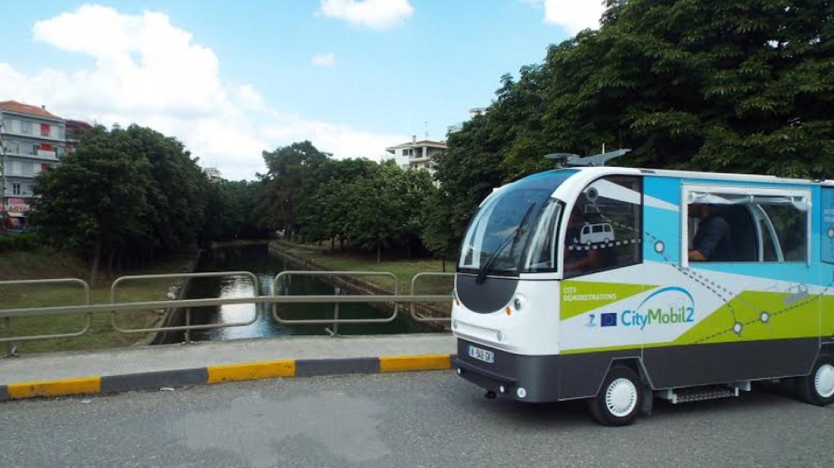 Τα πρωτοπόρα mini bus που... έσπειραν δαιμόνια στα Τρίκαλα