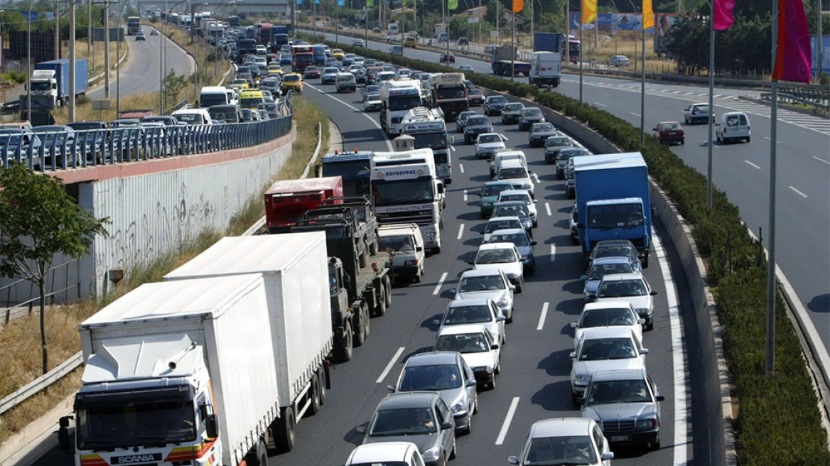 Τέλη κυκλοφορίας: Έως 120 ευρώ η επιβάρυνση για υβριδικά και ηλεκτροκίνητα αυτοκίνητα  