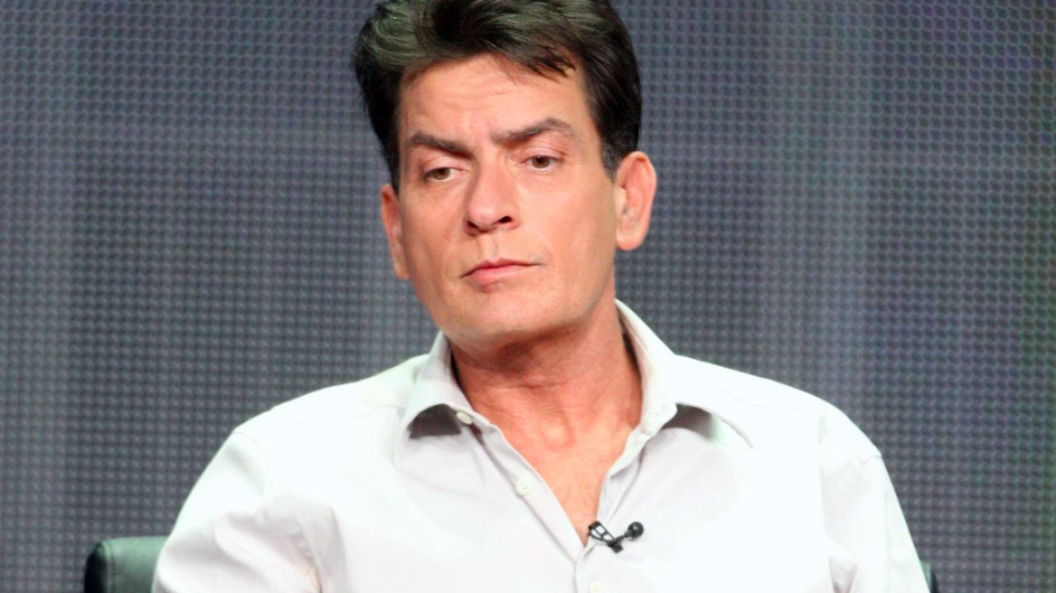 Η πτώση του Charlie Sheen: Παρά το AIDS κάνει πάρτι με πορνοστάρ και ναρκωτικά