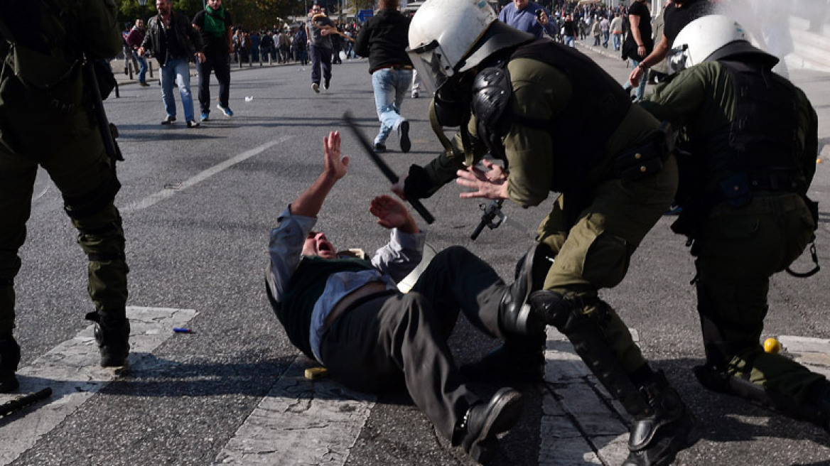 Επεισόδια στη συγκέντρωση των αγροτών στην πλατεία Συντάγματος