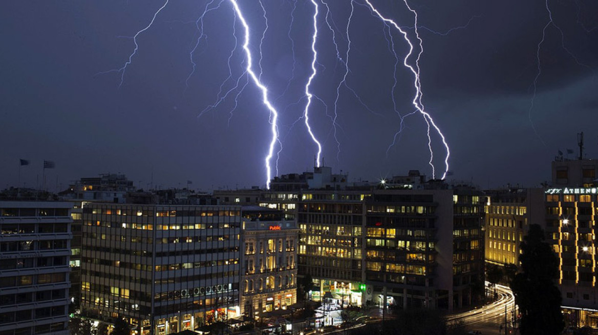 Προβλήματα και πλημμύρες από την κακοκαιρία σε όλη τη χώρα 