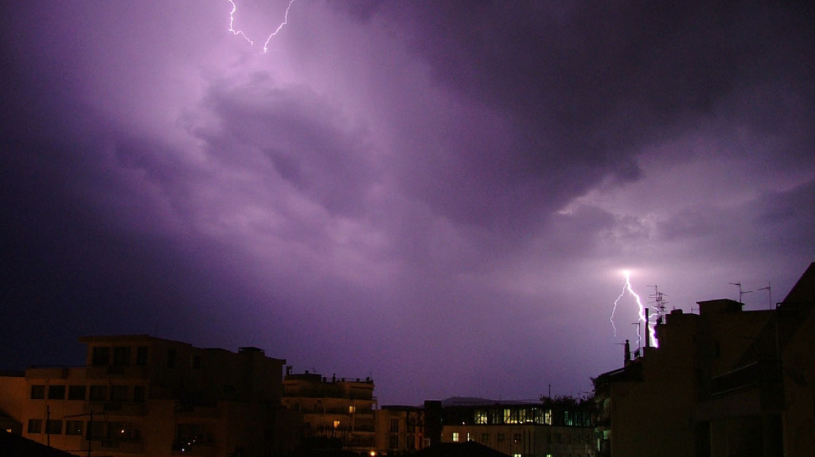 Έρχεται ο χειμώνας με ισχυρές καταιγίδες και χιόνια στα ορεινά