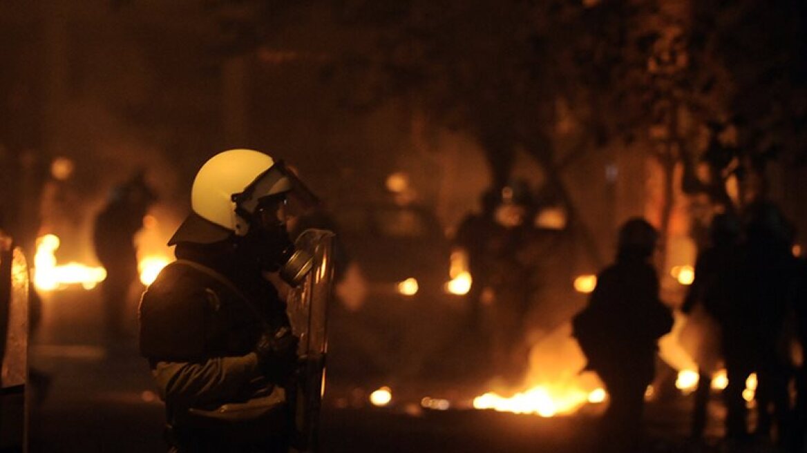 Exarchia clashes: 13-year-old rioter and number of minors arrested (pics + vid)