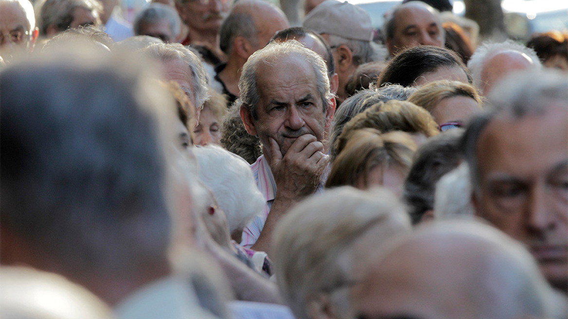 Μαχαίρι στις επικουρικές πάνω από 128 ευρώ