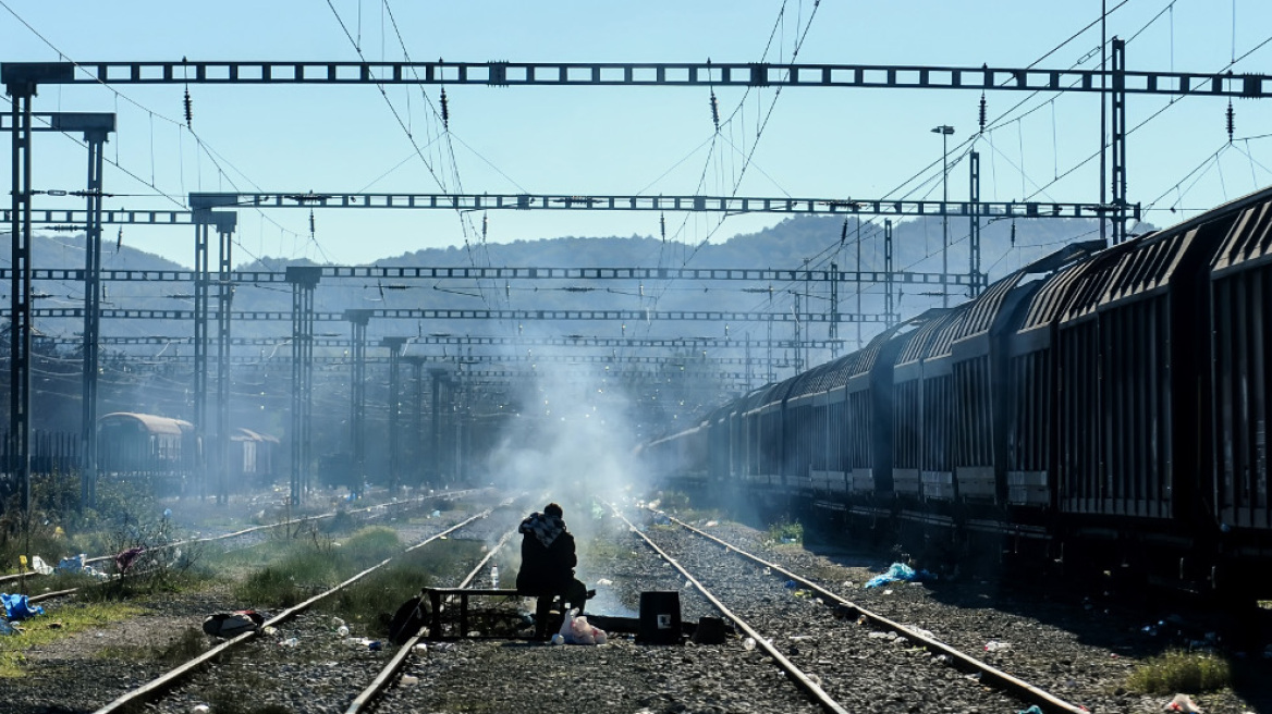 Το μπλόκο των μεταναστών στην Ειδομένη διώχνει τις πολυεθνικές και από τον Πειραιά