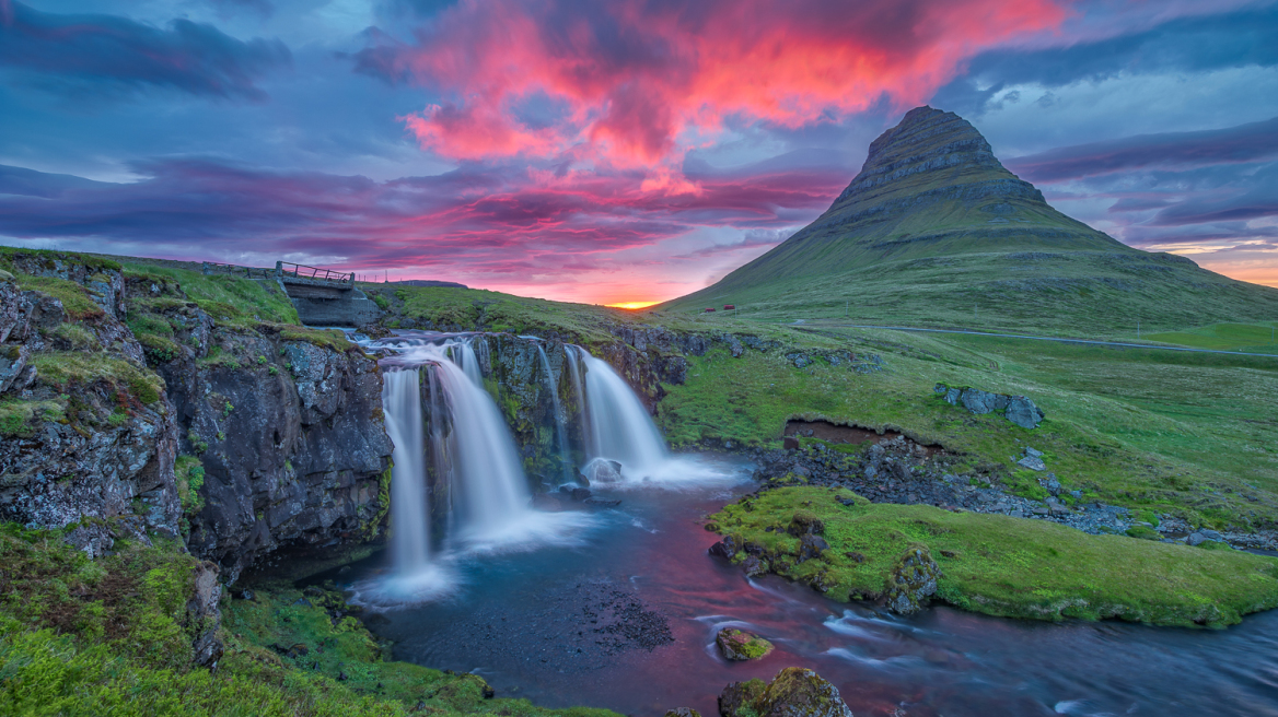 Icelanders flock to join the Zuist movement
