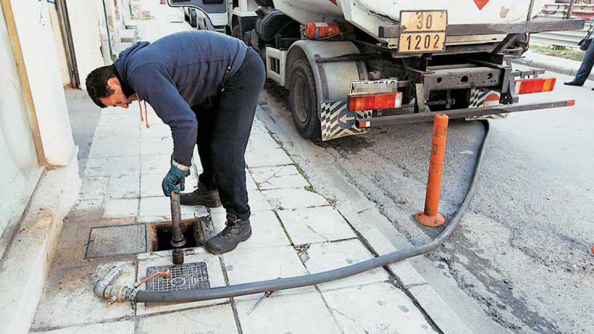 Διπλό «μαχαίρι» στο επίδομα θέρμανσης: Και λιγότεροι δικαιούχοι και λιγότερα λίτρα