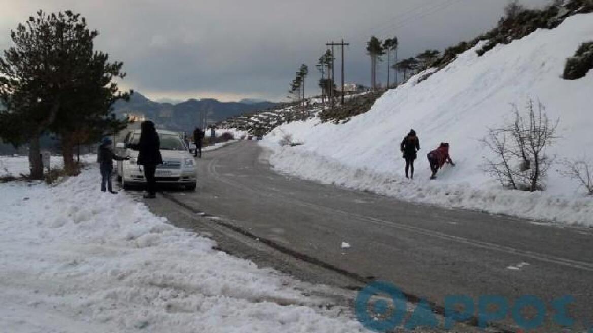 Χιονίζει στην Πελοπόννησο: Κλειστή η Σπάρτης - Καλαμάτας