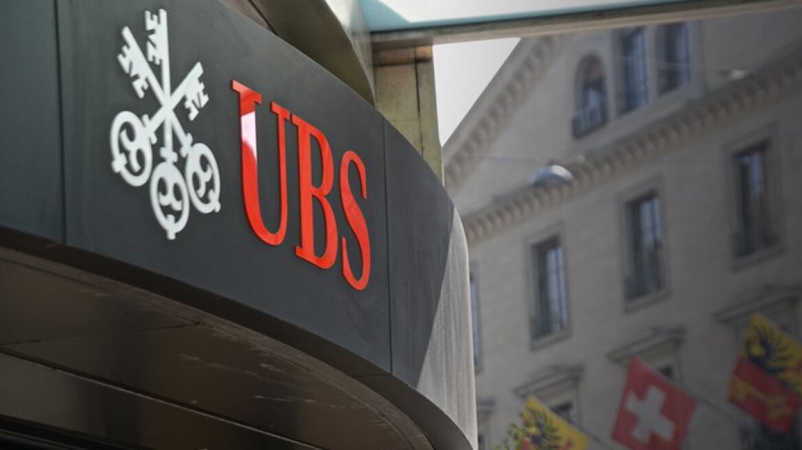 UBS σε επενδυτές: Περιορίστε την έκθεση σε βρετανικά αξιόγραφα και στερλίνα 