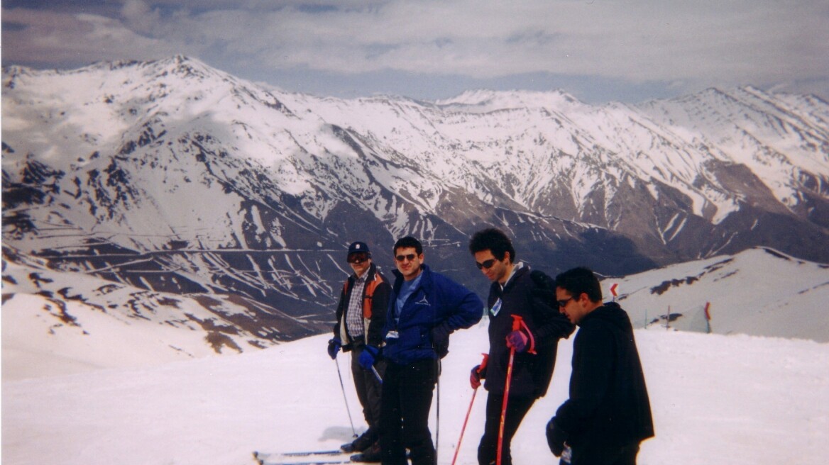 Ιράν: Η «Ski police» θα αναλάβει δράση ώστε άνδρες και γυναίκες σκιέρ «να κρατούν τις αποστάσεις»