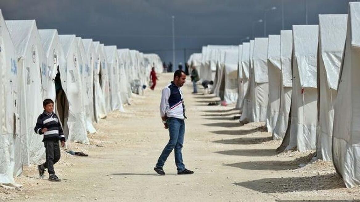 Διεθνής Αμνηστία: Η Τουρκία απελαύνει τους πρόσφυγες πίσω στην εμπόλεμη Συρία