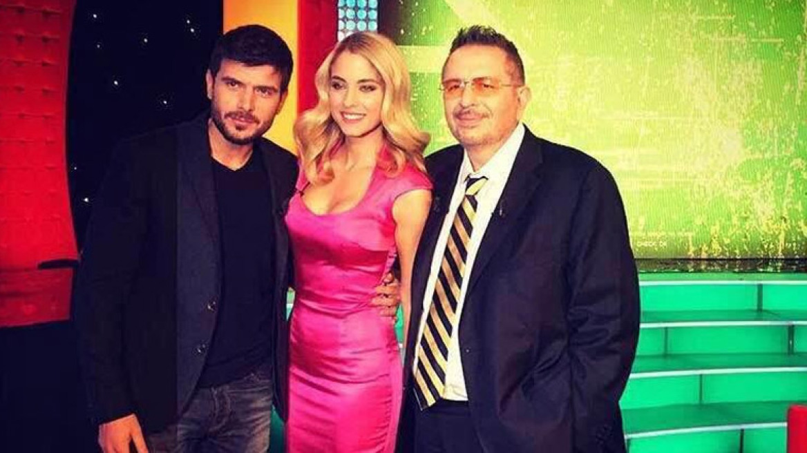 Ο Μάνος Γαβράς πίνει «Μπρούσκο» στο «ΟΛΑ Πρώτη Φορά» 