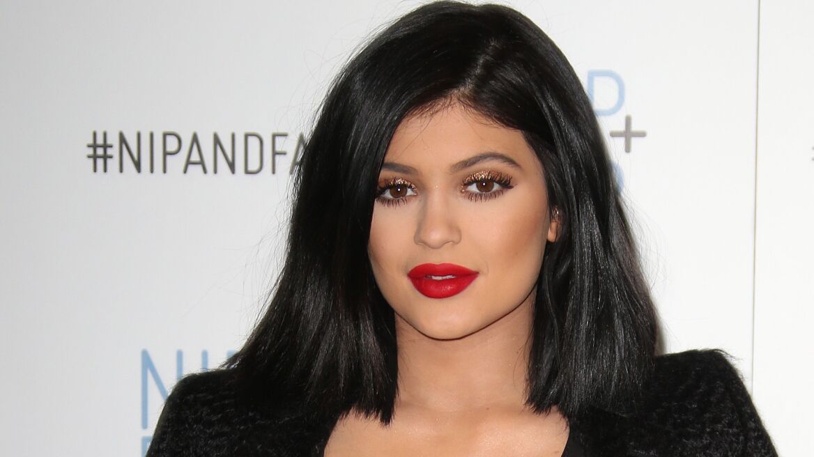 Το νέο τατουάζ της Kylie Jenner... μπερδεύει τους φαν της