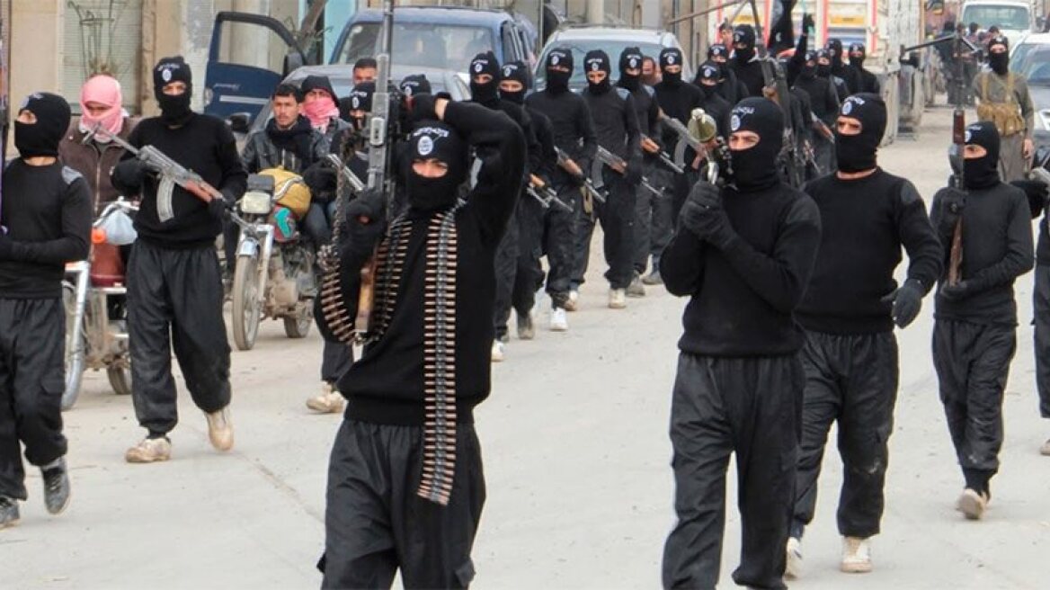 ISIS militants massacre 280 people in Syria
