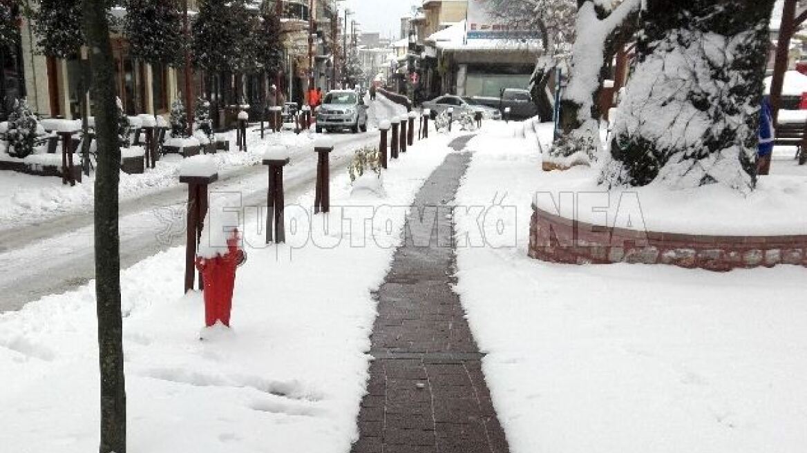 Καρπενήσι: Τα θερμαινόμενα πεζοδρόμια καθαρίζουν μόνα τους από το χιόνι