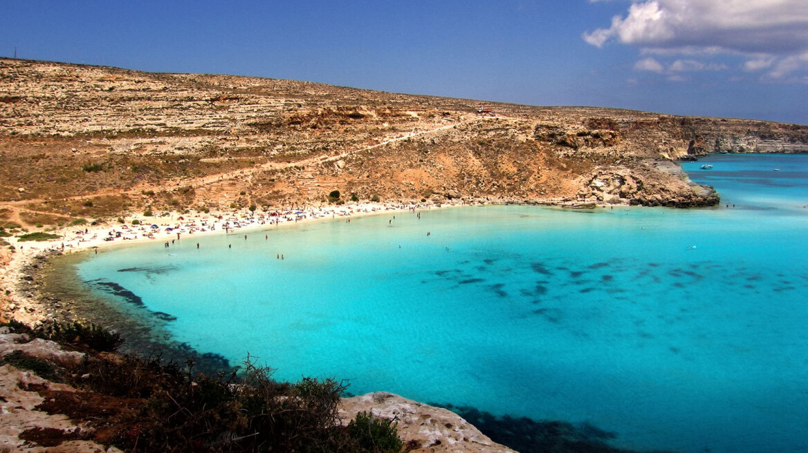 Rabbit beach: Δείτε μία από τις καλύτερες παραλίες στον κόσμο