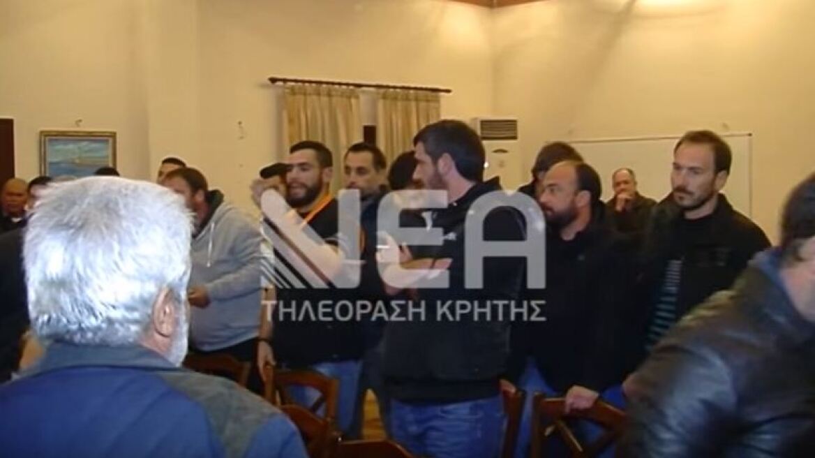 Αγρότες στα Χανιά αποδοκίμασαν άγρια βουλευτές του ΣΥΡΙΖΑ