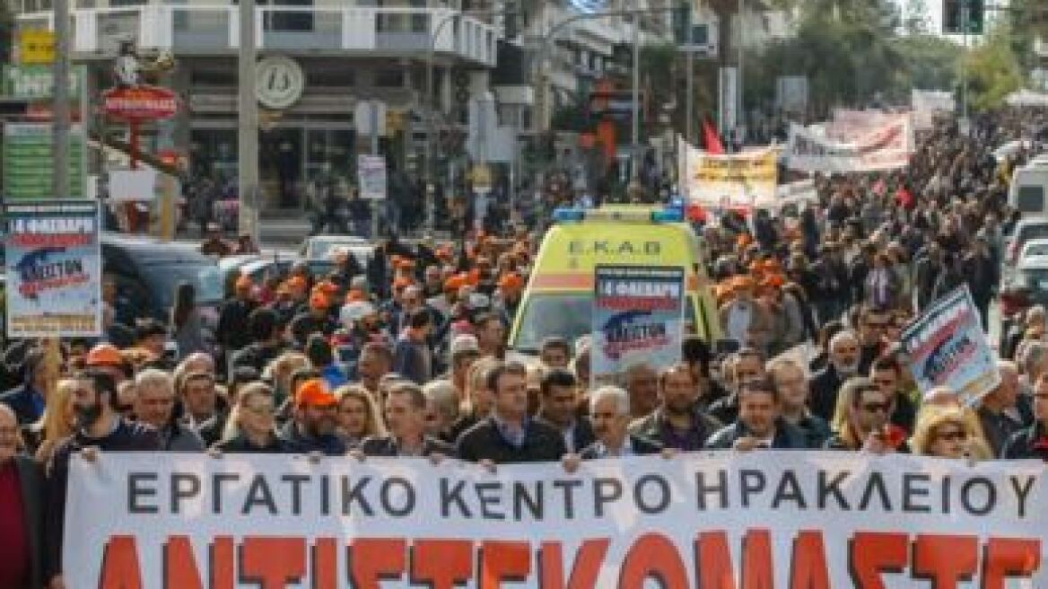 «Νέκρωσε» το Ηράκλειο: Πρωτοφανείς κινητοποιήσεις με χιλιάδες διαδηλωτές  και εκατοντάδες τρακτέρ στην πόλη