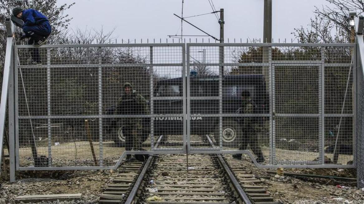 Ειδομένη: Στήνεται φράχτης και στις σιδηροδρομικές γραμμές