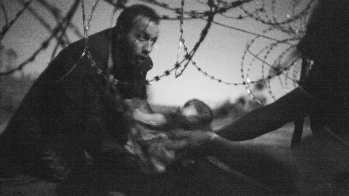 World Press Photo: Μια φωτογραφία προσφύγων στα ουγγρικά σύνορα παίρνει το πρώτο βραβείο