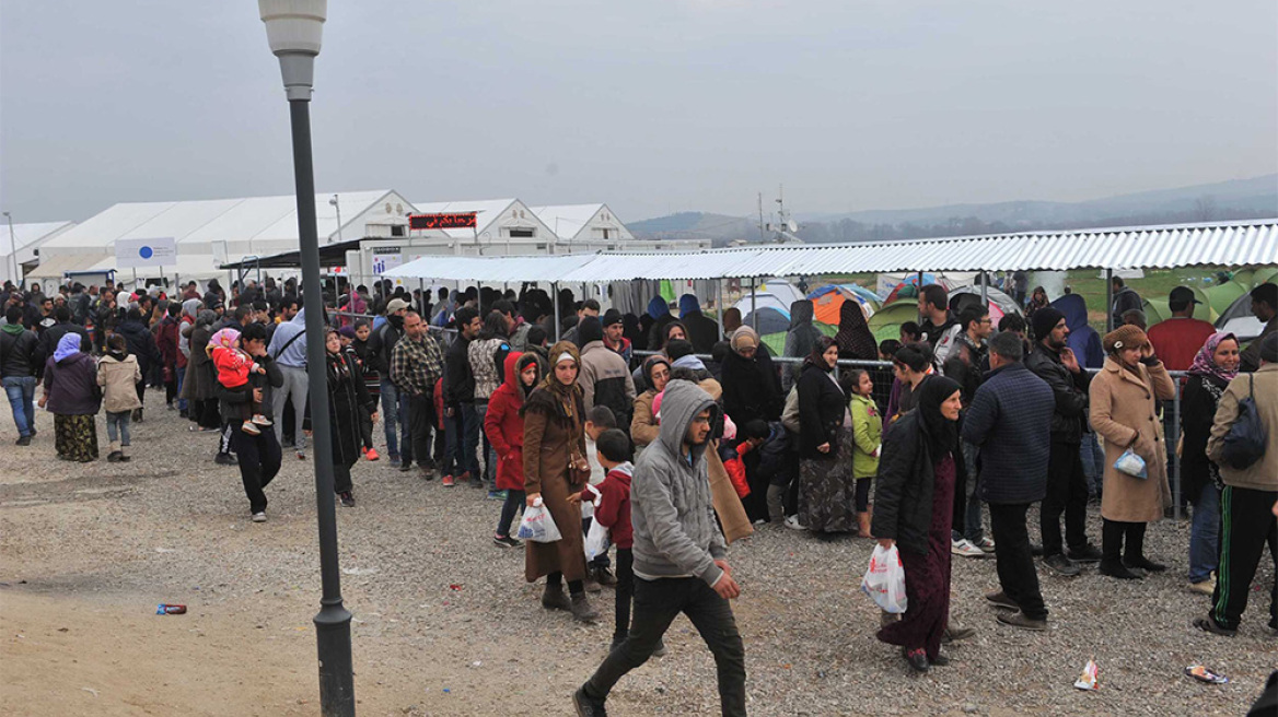 Αδιέξοδο: 20.000 εγκλωβισμένοι μετανάστες σε 18 σημεία σε όλη την Ελλάδα